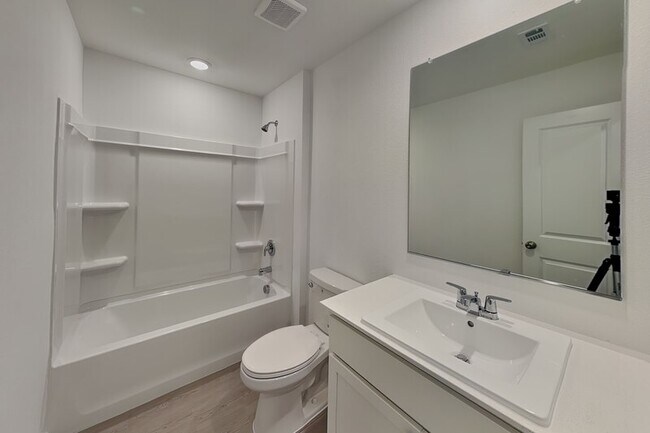 Building Photo - 3105 Lynmar Ln
