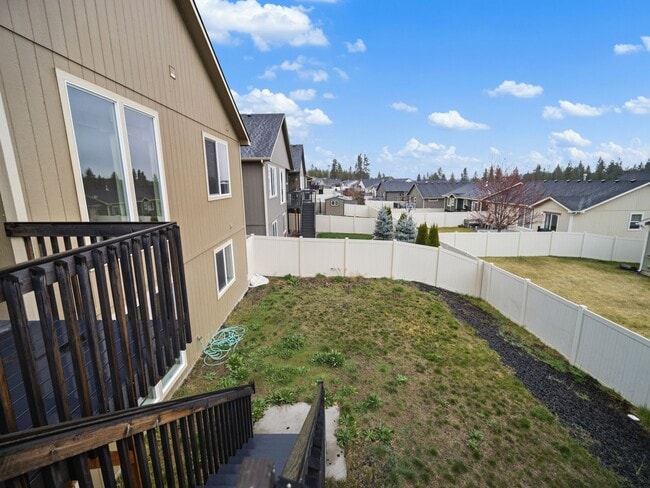 Building Photo - Spacious 5-Bedroom Home with Private Yard & Parking in Spokane