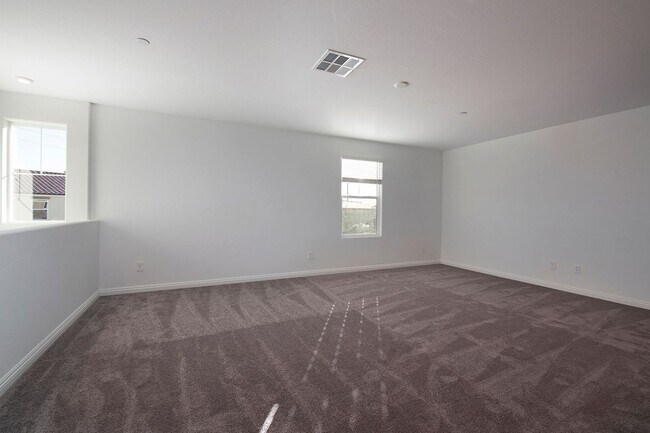 Building Photo - Newer Townhome - 3 Bedrooms + 2 Car Garage - E Craig & Nellis