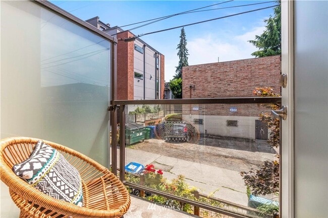 Building Photo - Columbia City Beauty with option to purcha...