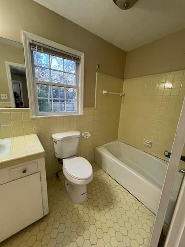Building Photo - 3 Bedroom/2 Bath Home in Valdosta