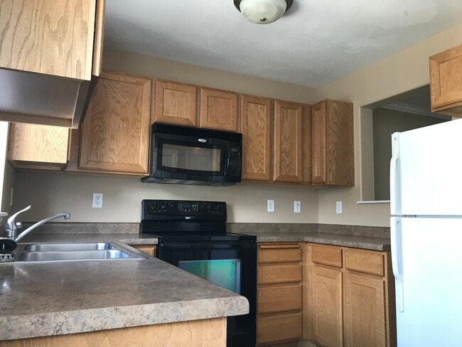 Building Photo - Charming 2 bed 1.5 bath Parkside Town Home...