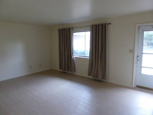 Building Photo - 3400 E Locust St