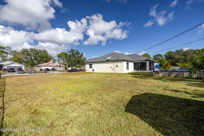 Building Photo - 1126 Ruby St SE