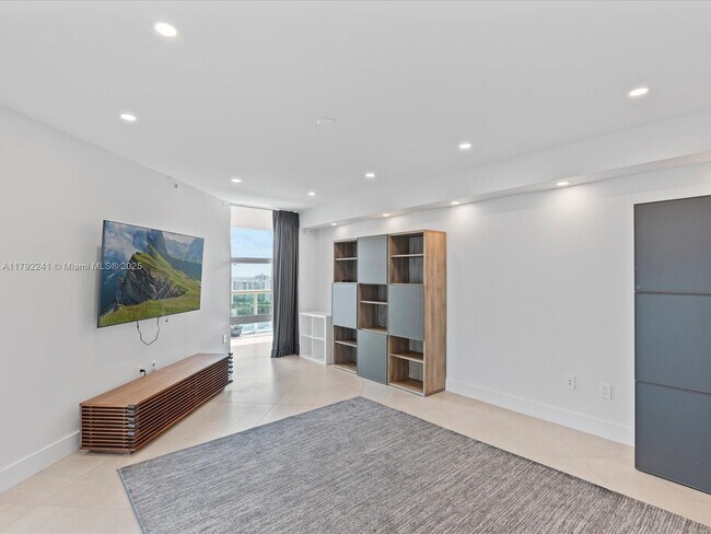 Building Photo - 3370 Hidden Bay Dr