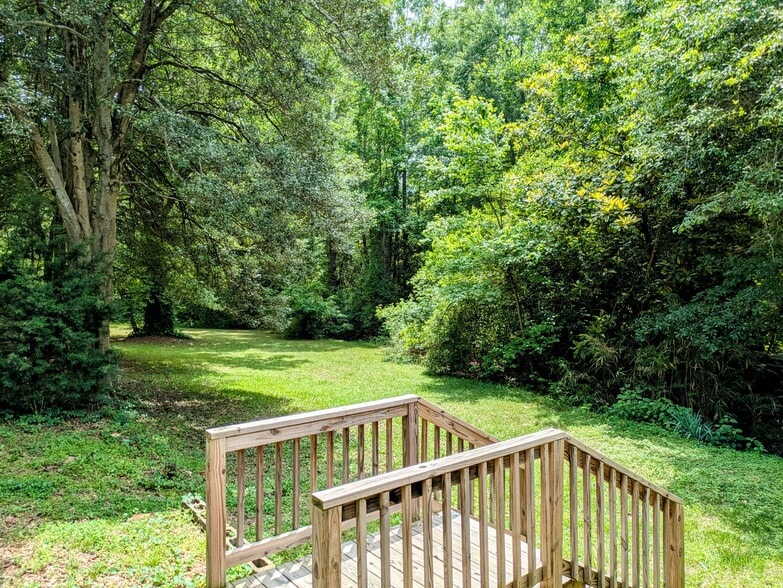 Large (unfenced) backyard - 123 W Marion Rd