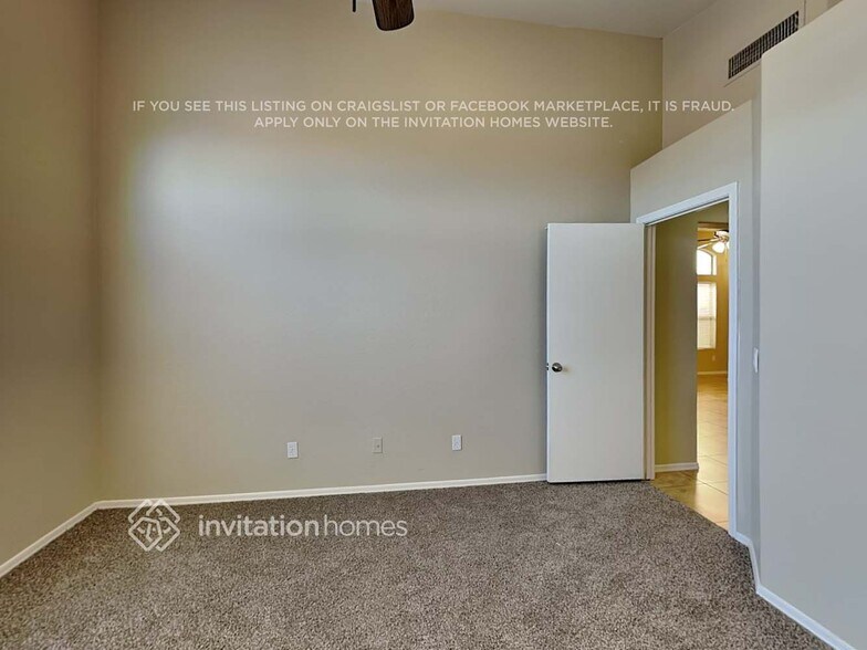 Building Photo - 1902 N 106th Ln