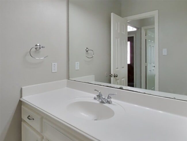 Building Photo - 6855 Tournament Dr