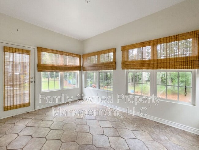Building Photo - 8627 Grassy Oak Trail