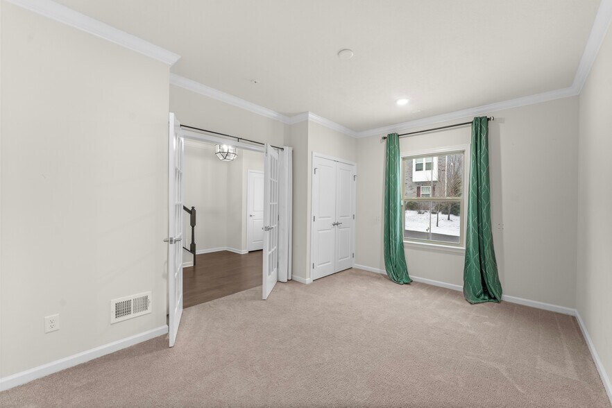 Building Photo - 2008 Hemlock Ln