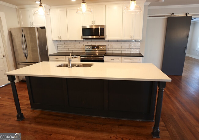 Building Photo - 68 Hayes St