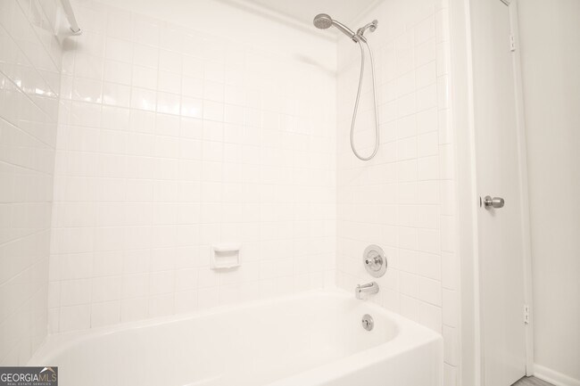 Building Photo - 34 Little Silver Ct