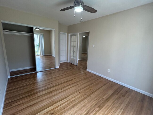 Building Photo - Bright & Sunny 3 Bed, 2 Bath Home – Just 4 Blocks from the Beach & Bay!
