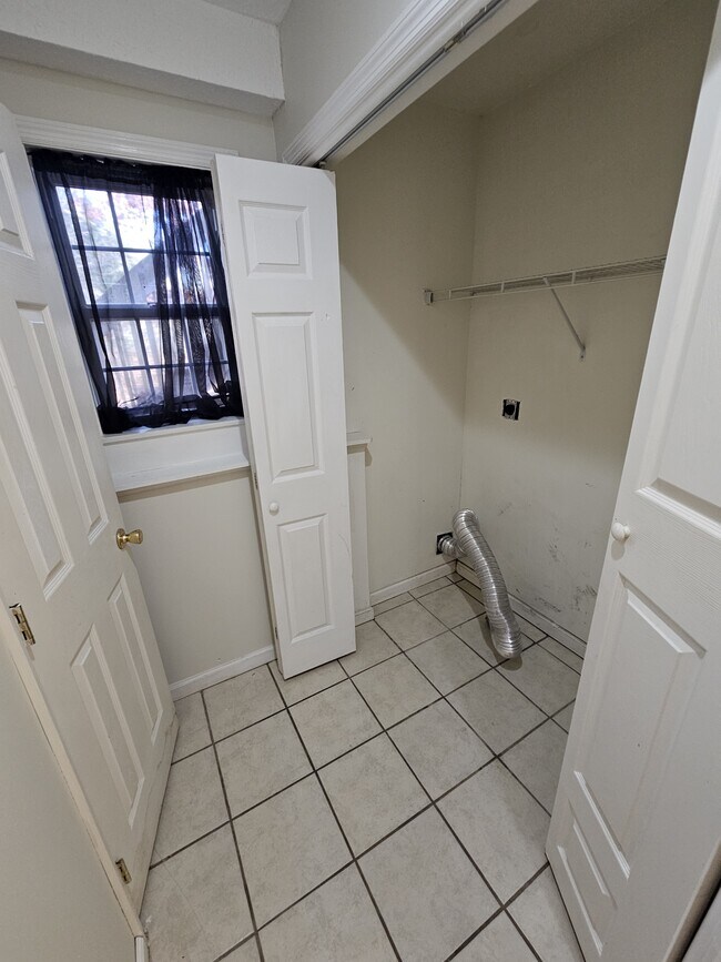 Building Photo - 109 Debbie Dr