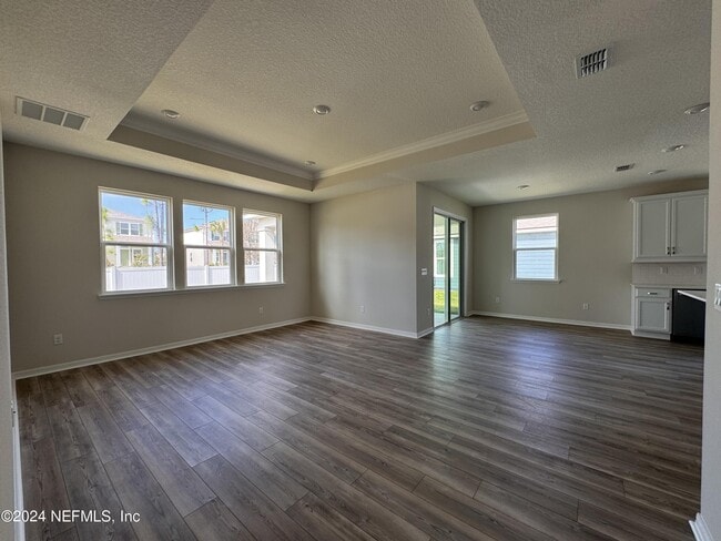 Building Photo - 938 Rooster Holw Way