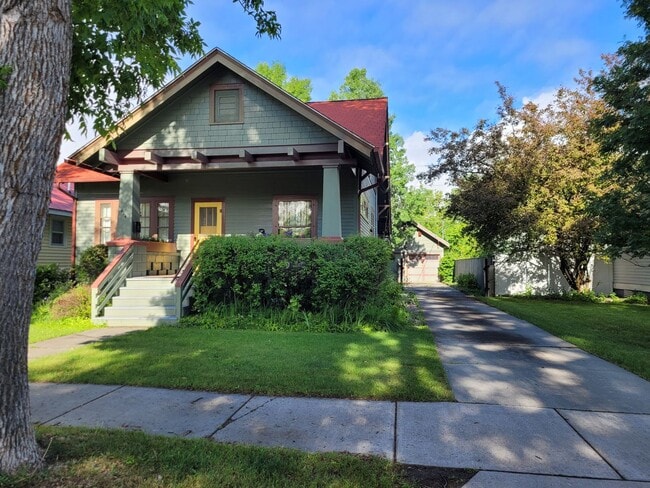 Building Photo - Whitefish 3 Bedroom partially furnished home with garage and private yard