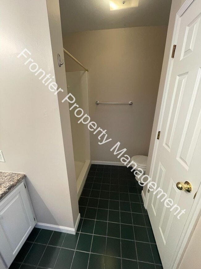 Building Photo - 2116 Doe Run Dr