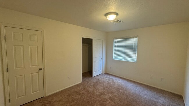 Building Photo - Welcome Home 3 or 4 BDRM SW Las Vegas
