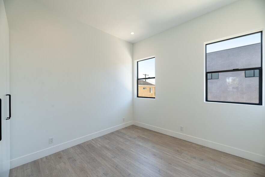 Building Photo - 1807 S Longwood Ave