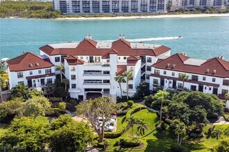 Building Photo - 305 La Peninsula Blvd