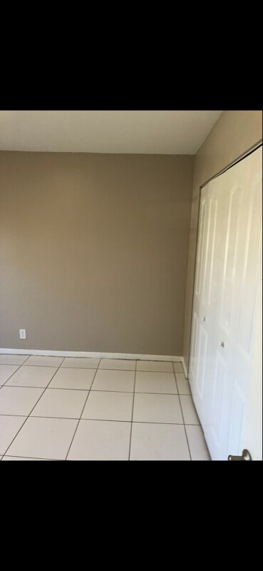 Building Photo - 12840 SW 43rd Dr