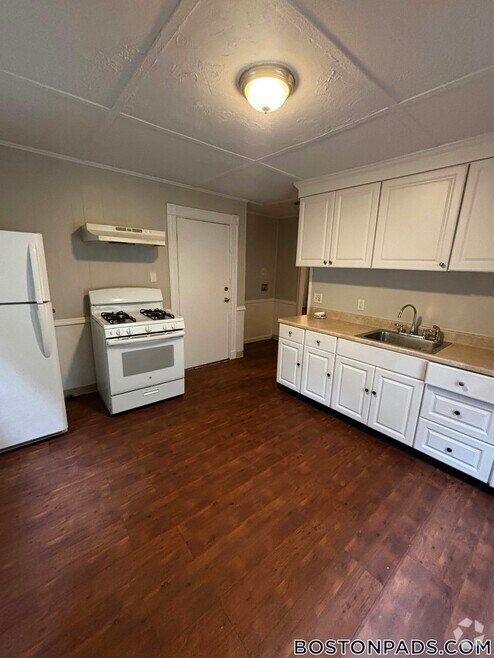 Building Photo - 45 Sturbridge St