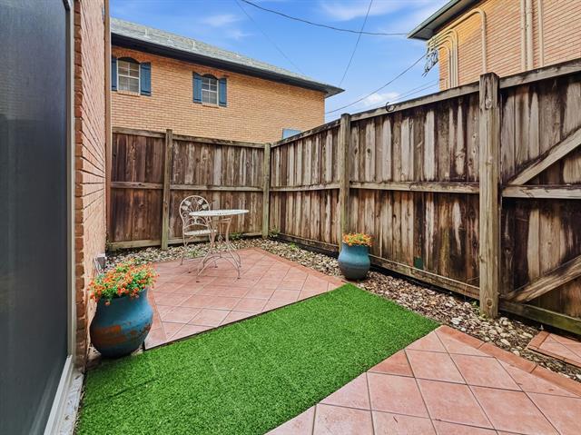 Building Photo - 6009 E University Blvd