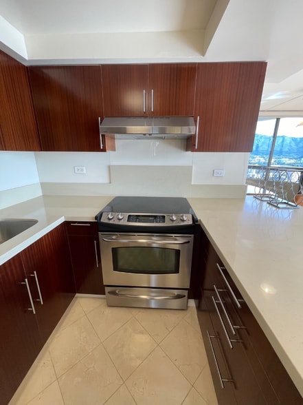 Building Photo - 2499 Kapiolani Blvd