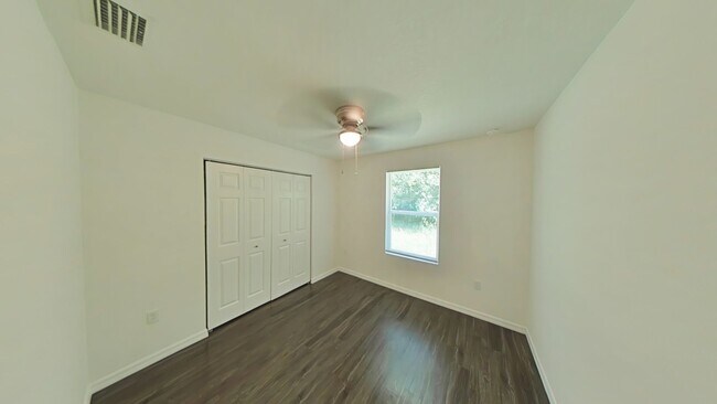 Building Photo - Charming 3 Bedroom, 2 Bathroom Home for Rent in Summerfield, FL