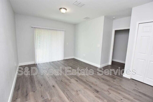 Building Photo - 525 Albatross Dr