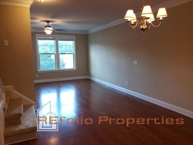 Building Photo - Lovely 3 Story 3 Bedroom 3.5 Bath 1 Car-Ga...