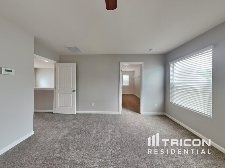 Building Photo - 5580 Foxglove Wy