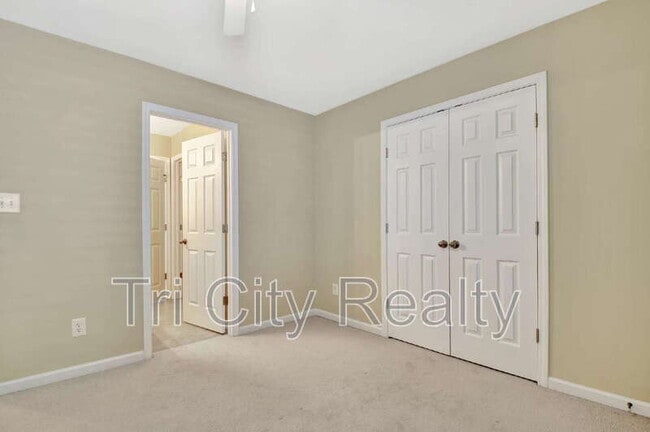 Building Photo - 113 Macalester Dr