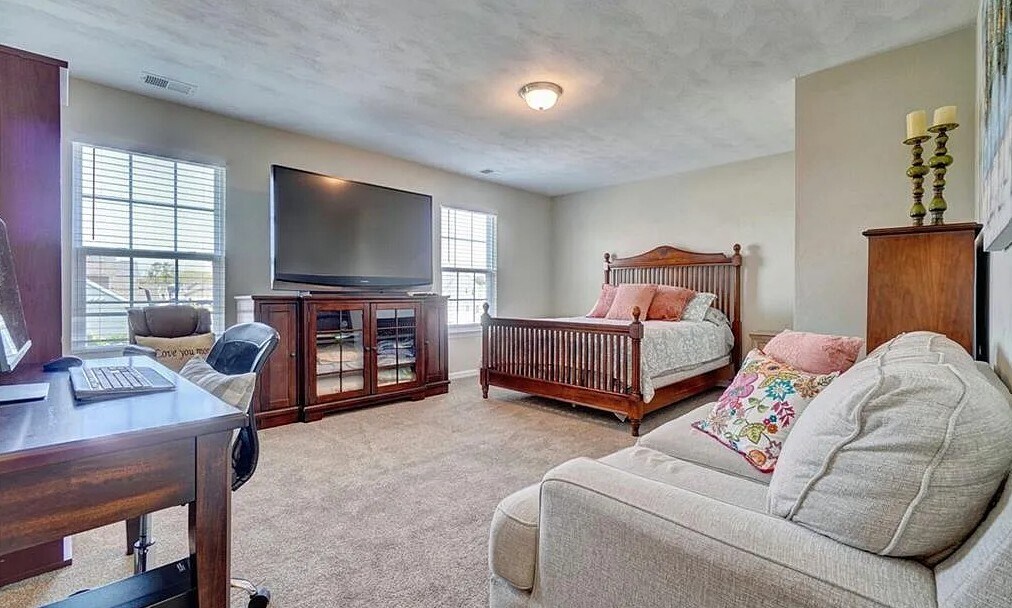 Building Photo - 561 Graphite Trl