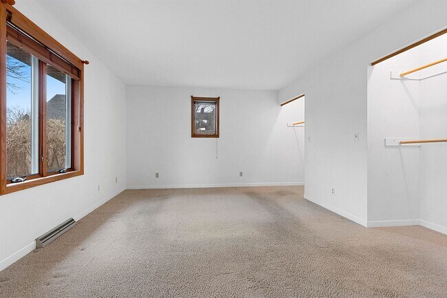Building Photo - very nice 2 bedroom home