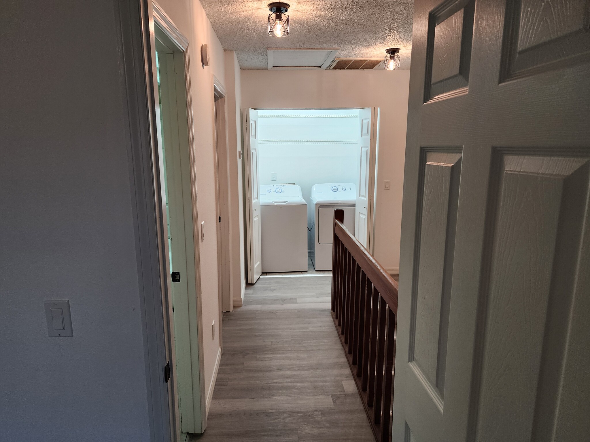 Building Photo - 3001 S Pines Dr