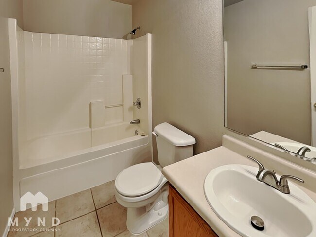 Building Photo - 550 W Kingman Dr