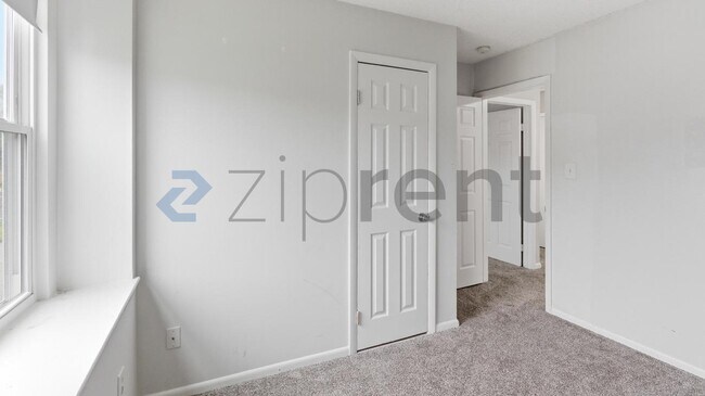 Building Photo - Unit