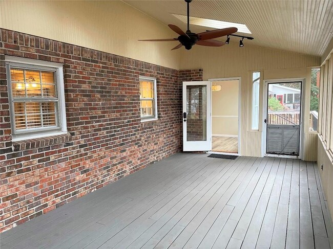 Building Photo - 1150 Falstaff Dr