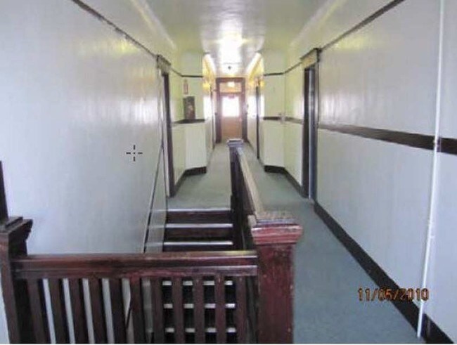 Building Photo - 330-334 E Oak St