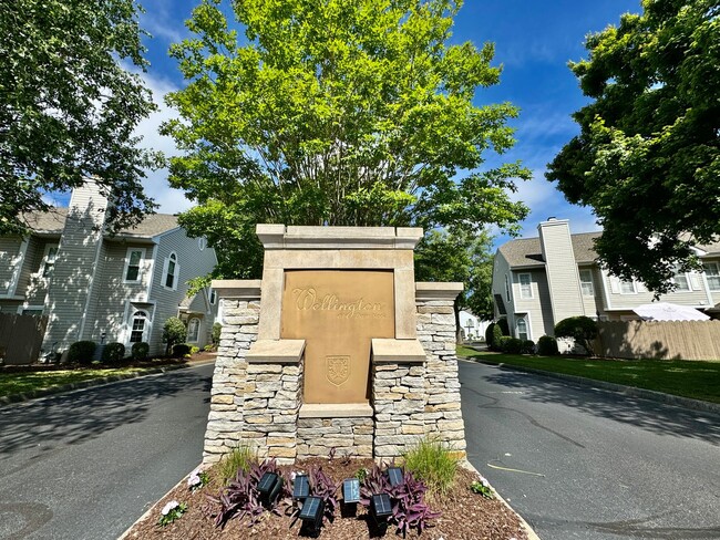 Building Photo - 2-Bedroom Condo Ready NOW! Community Pool ...