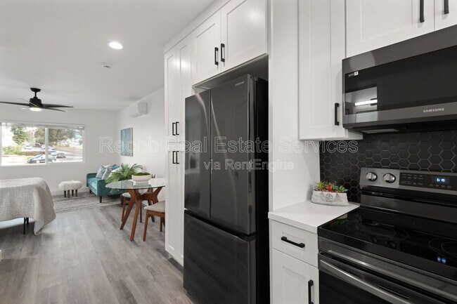 Building Photo - 1710 Hanford Dr