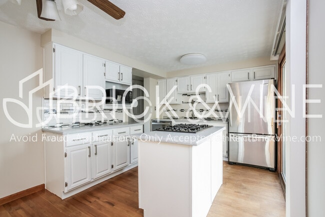 Building Photo - 5056 Ewald Dr