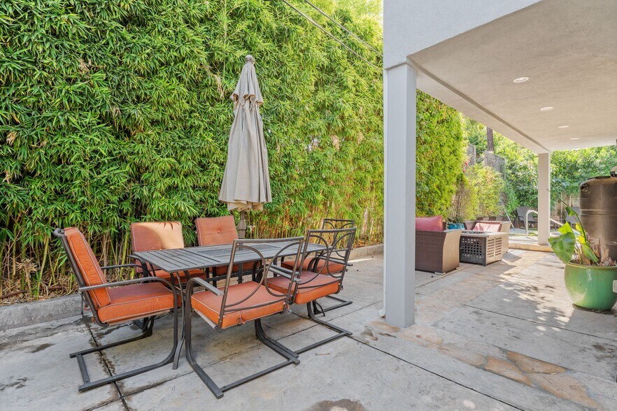 Side Yard - 4242 Van Nuys Blvd