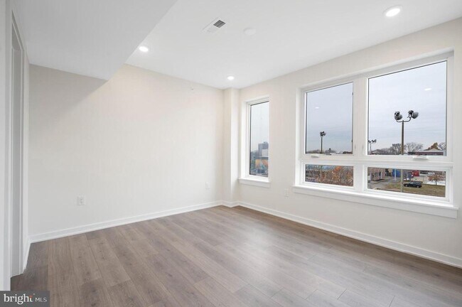 Building Photo - 1721 N 21st St
