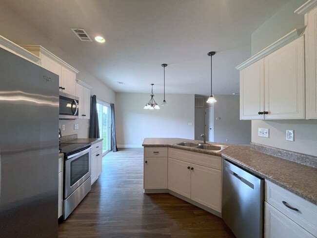 Building Photo - 111 Willow Dr