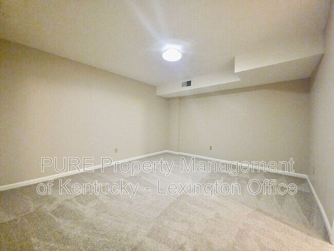 Building Photo - 3462 Lansdowne Dr