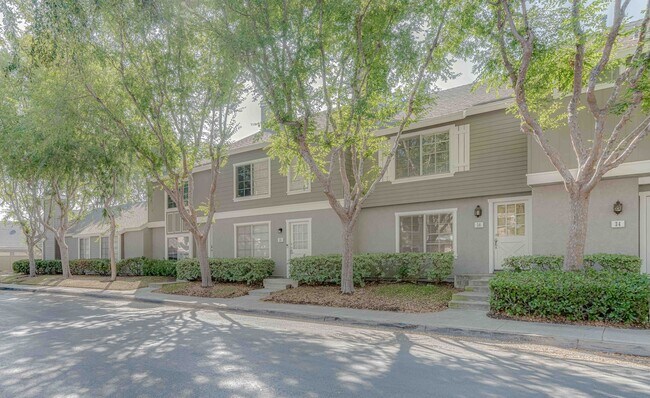 Building Photo - 36 Greenbough