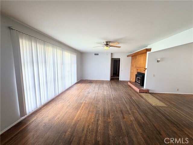 Building Photo - 323 E Holly St