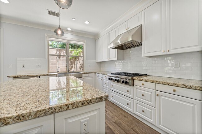 Building Photo - 59 Parkdale